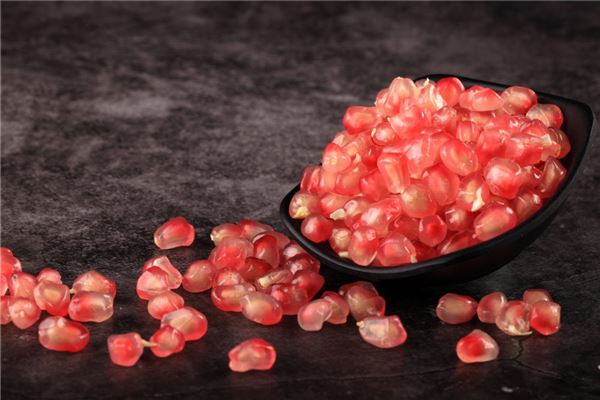 梦见吃石榴是什么兆头